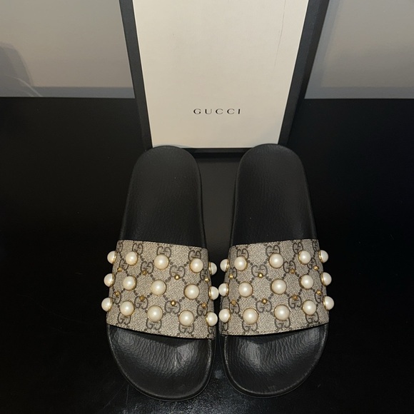 100% Authentic Gucci Pearl Slides - Picture 3 of 8